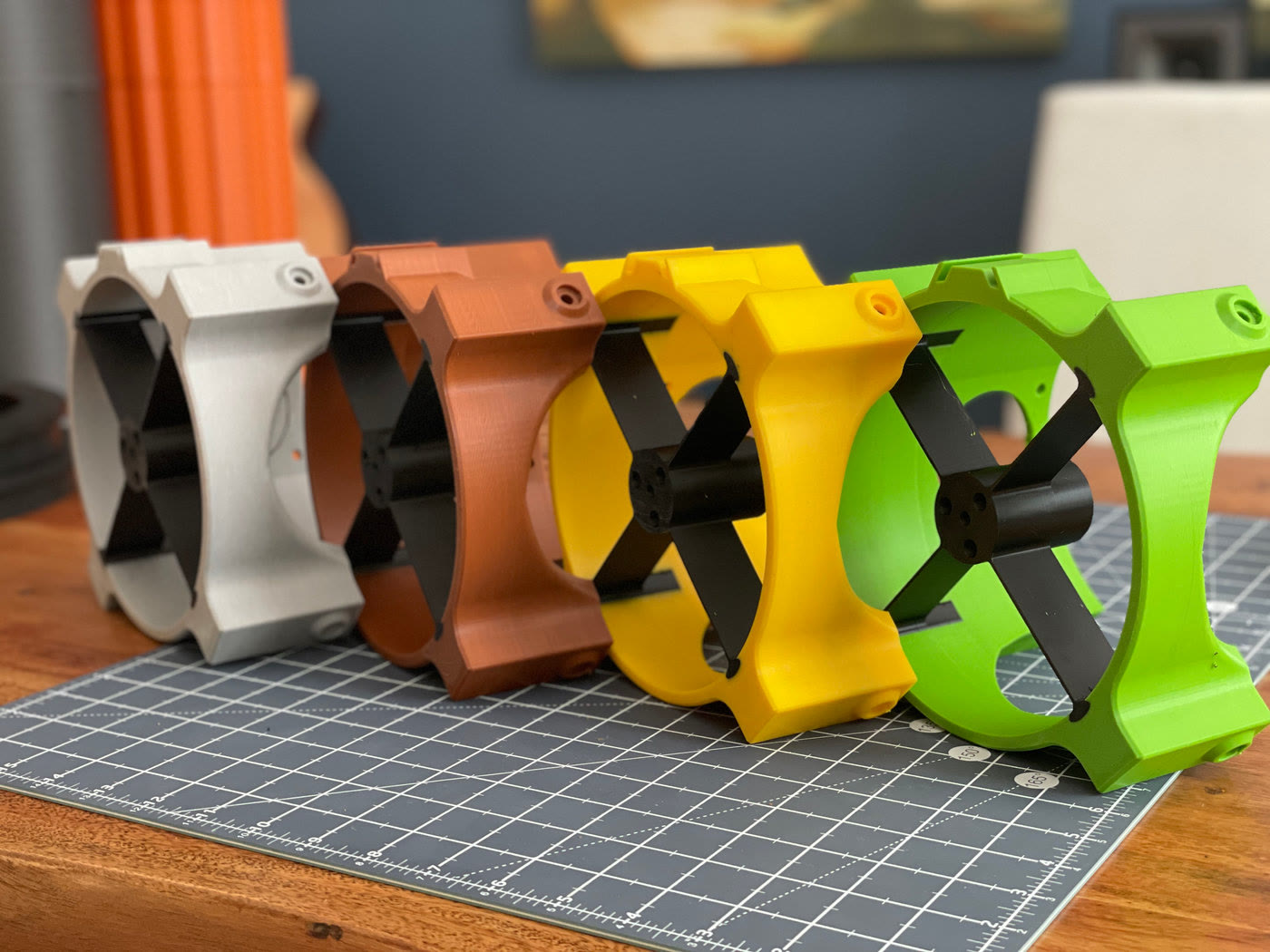 Printed spider variants in grey, brown, yellow and green
